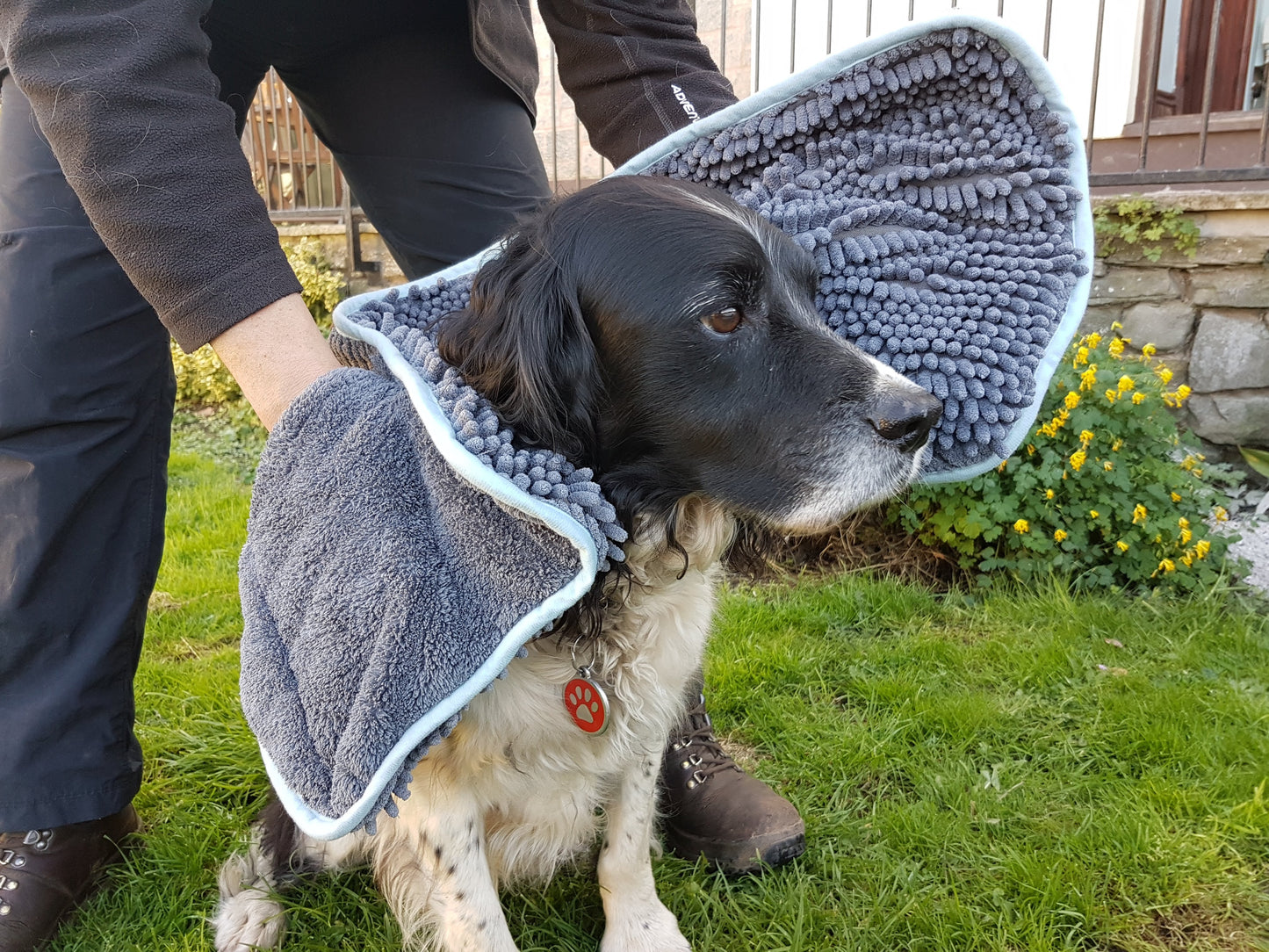 Henry Wag Noodle Glove Towel 80 X 35cm