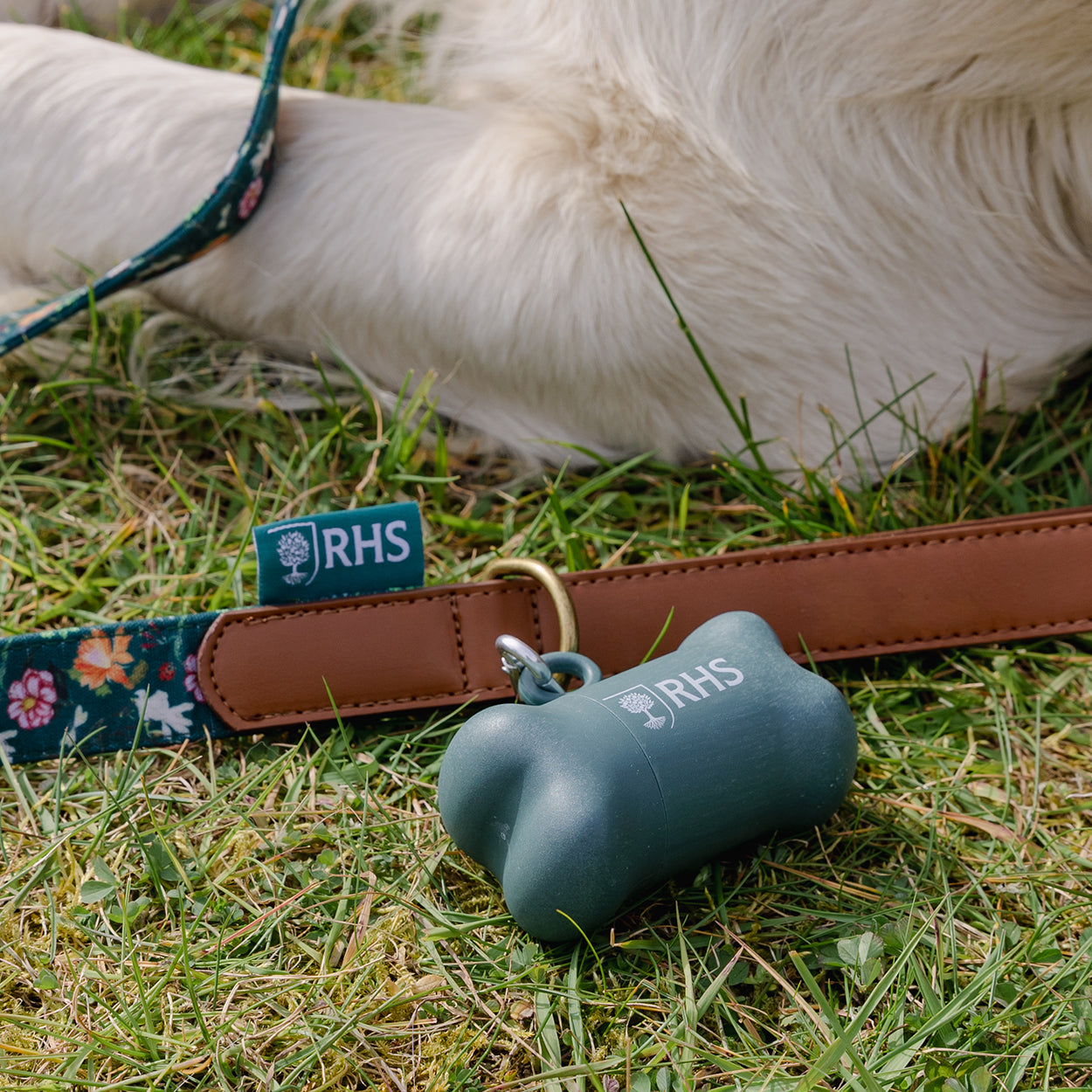 Royal Horticultural Society Pets in the Garden Poop Bag Holder with 1 Roll