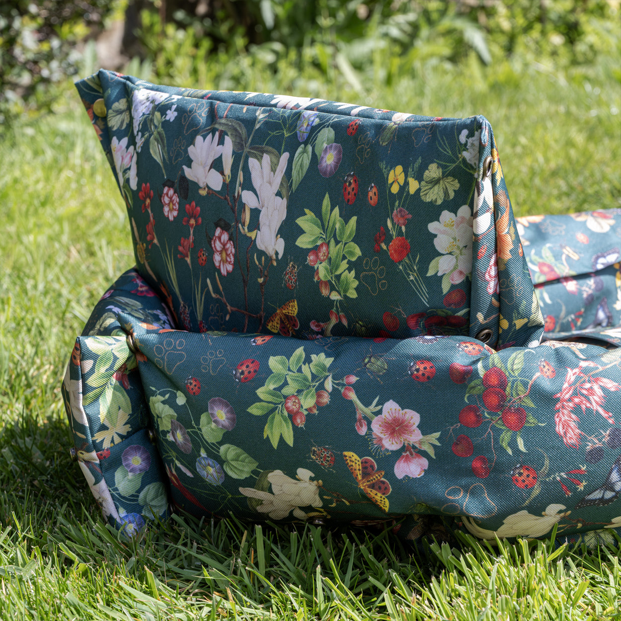 Royal Horticultural Society Pets in the Garden 2in1 Waterproof Mattress